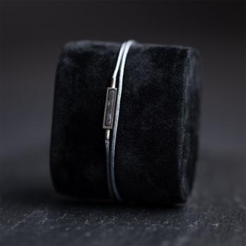 Preview: 1,5 mm graues Nylonarmband mit einem Kohlefaserelement - Talis Grey Black